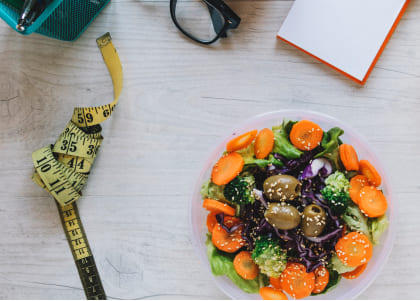 Plato saludable como parte de un enfoque nutricional para mejorar la relación con la comida